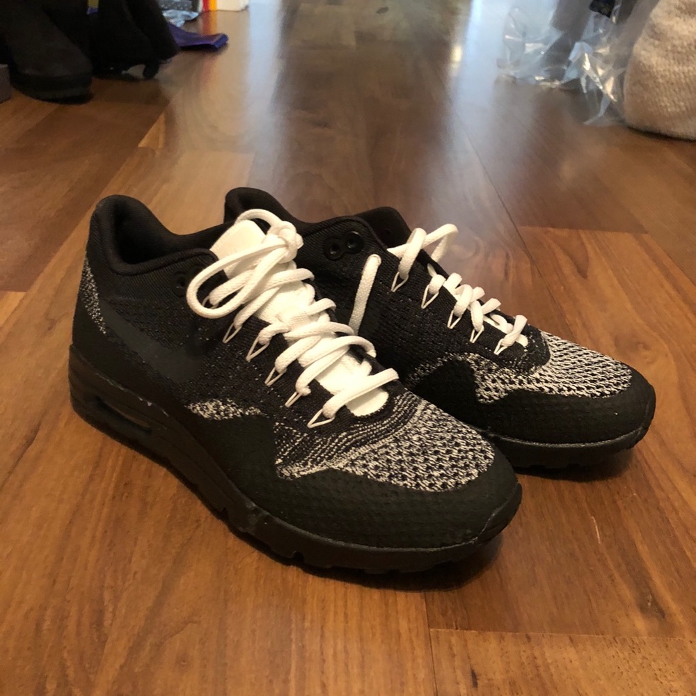 Nike classic sneaker size 7.5